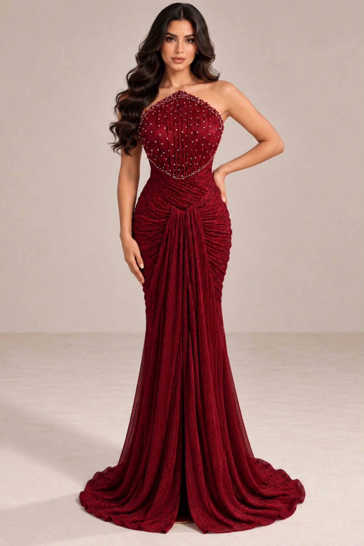 The Dila dress, sthttps://yaesdresses.com/media/feed/the-dila-dress-rood.jpgrapless bordeaux avondjurk met kraaltjes en split
